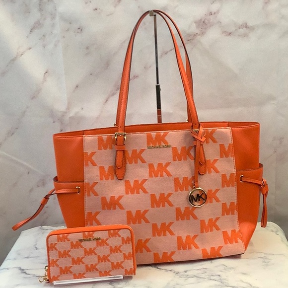 NWT Michael Kors Jet Set Tote and Wallet Orange Travel  Set - Picture 1 of 8